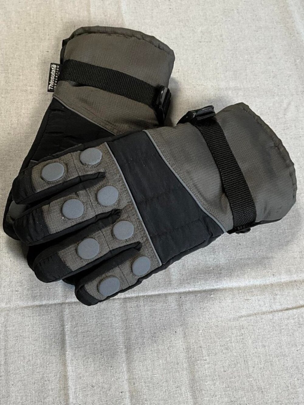 3M Thinsulate 40 Gram Insulated Style Winter Gloves Black Gray Waterproof